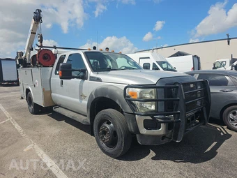 2013 Ford Super Duty F-450 Cab Chassis XL Extended Cab w/Rear Doors DRW - miniatura 3