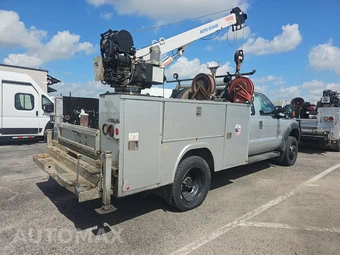 2013 Ford Super Duty F-450 Cab Chassis XL Extended Cab w/Rear Doors DRW - miniatura 4