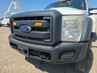 2013 Ford Super Duty F-450 Cab Chassis XL Regular Cab DRW - miniatura 16