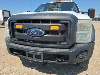 2013 Ford Super Duty F-450 Cab Chassis XL Regular Cab DRW - miniatura 17