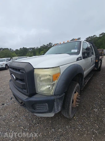 2013 Ford Super Duty F-550 Cab Chassis XL Crew Cab DRW