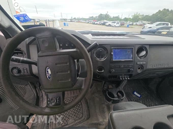 2013 Ford Super Duty F-550 Cab Chassis XL Crew Cab DRW - miniatura 11