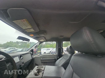 2013 Ford Super Duty F-550 Cab Chassis XL Crew Cab DRW - miniatura 16