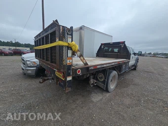 2013 Ford Super Duty F-550 Cab Chassis XL Crew Cab DRW - miniatura 4