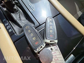 2013 Ford Taurus Limited – miniatura 8
