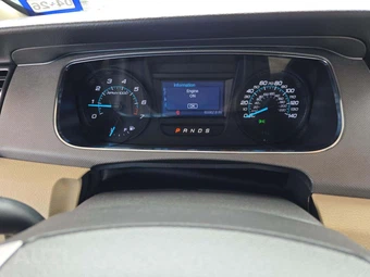 2013 Ford Taurus SE – miniatura 9
