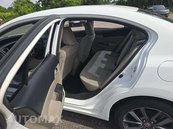 2013 Honda Civic Sedan LX - miniatura 10