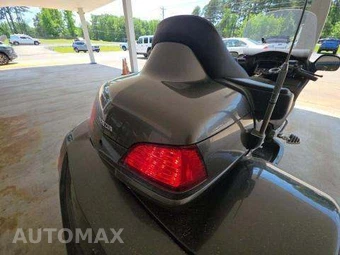 2013 Honda Gold Wing Audio / Comfort / Navigation - miniatura 16