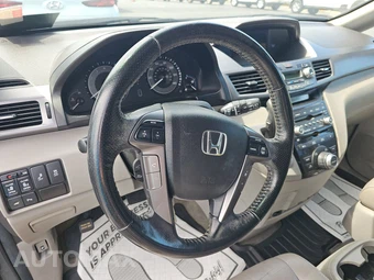 2013 Honda Odyssey Touring 118.1" WB - miniatura 10