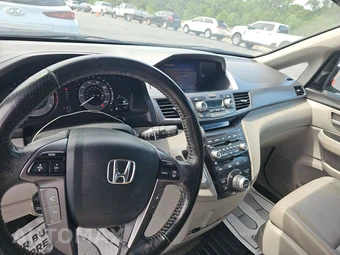 2013 Honda Odyssey Touring 118.1" WB - miniatura 11