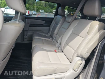2013 Honda Odyssey Touring 118.1" WB - miniatura 13