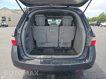 2013 Honda Odyssey Touring 118.1" WB - miniatura 17