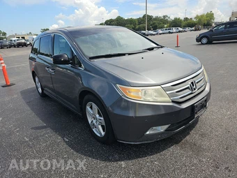 2013 Honda Odyssey Touring 118.1" WB - miniatura 3