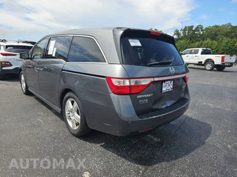 2013 Honda Odyssey Touring 118.1" WB - miniatura 6