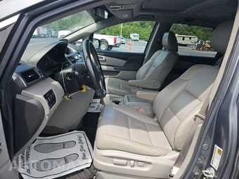 2013 Honda Odyssey Touring 118.1" WB - miniatura 7