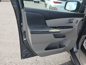 2013 Honda Odyssey Touring 118.1" WB - miniatura 9