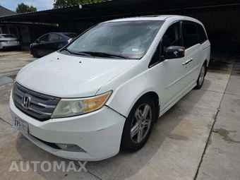 2013 Honda Odyssey Touring 118.1" WB