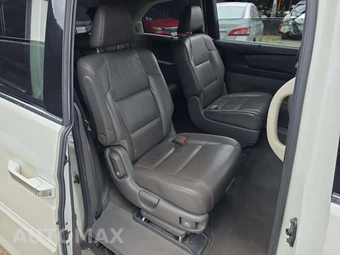 2013 Honda Odyssey Touring 118.1" WB – miniatura 16