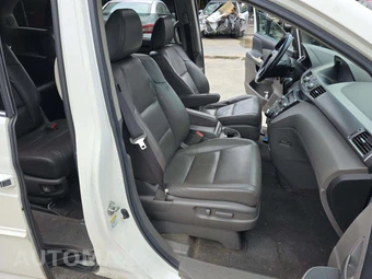 2013 Honda Odyssey Touring 118.1" WB – miniatura 18