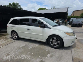 2013 Honda Odyssey Touring 118.1" WB – miniatura 4