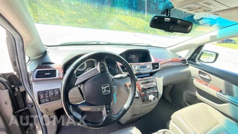 2013 Honda Odyssey Touring 118.1" WB - miniatura 16