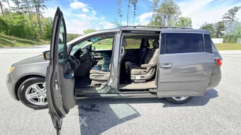 2013 Honda Odyssey Touring 118.1" WB - miniatura 17