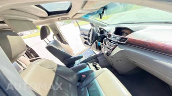 2013 Honda Odyssey Touring 118.1" WB - miniatura 19