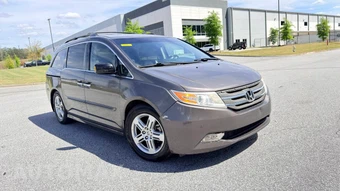 2013 Honda Odyssey Touring 118.1" WB - miniatura 2