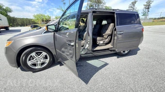 2013 Honda Odyssey Touring 118.1" WB - miniatura 23
