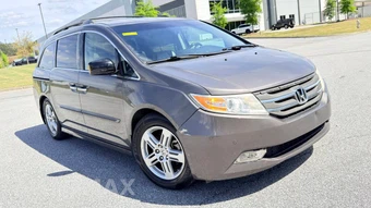 2013 Honda Odyssey Touring 118.1" WB - miniatura 7