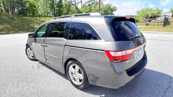 2013 Honda Odyssey Touring 118.1" WB - miniatura 8