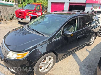 2013 Honda Odyssey Touring Elite 118.1" WB