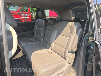 2013 Honda Odyssey Touring Elite 118.1" WB - miniatura 13