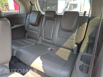 2013 Honda Odyssey Touring Elite 118.1" WB - miniatura 14