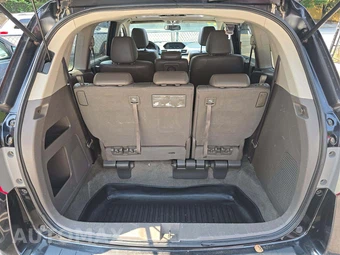 2013 Honda Odyssey Touring Elite 118.1" WB - miniatura 15