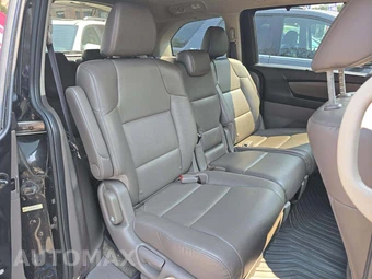 2013 Honda Odyssey Touring Elite 118.1" WB - miniatura 17