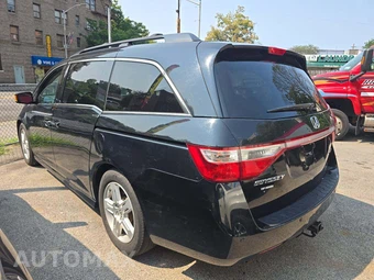 2013 Honda Odyssey Touring Elite 118.1" WB - miniatura 2