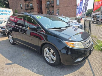 2013 Honda Odyssey Touring Elite 118.1" WB - miniatura 4