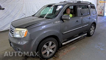 2013 Honda Pilot Touring w/Navigation & RES