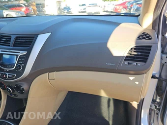 2013 Hyundai Accent GLS Sedan – miniatura 16