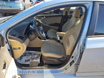 2013 Hyundai Accent GLS Sedan – miniatura 3
