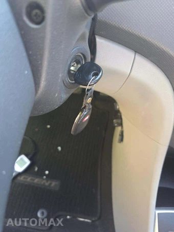 2013 Hyundai Accent GLS Sedan – miniatura 8