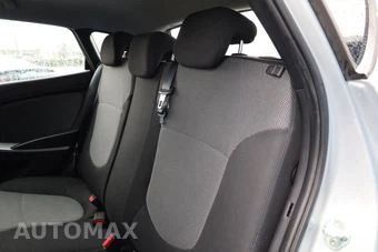 2013 Hyundai Accent GS Hatchback - miniatura 11