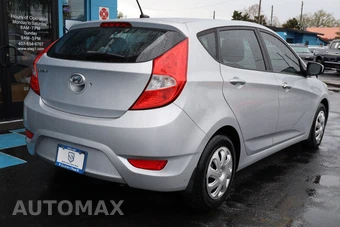 2013 Hyundai Accent GS Hatchback - miniatura 4