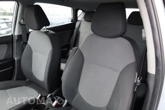 2013 Hyundai Accent GS Hatchback - miniatura 5