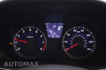 2013 Hyundai Accent GS Hatchback - miniatura 8