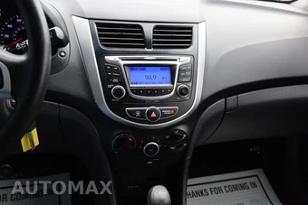 2013 Hyundai Accent GS Hatchback - miniatura 9