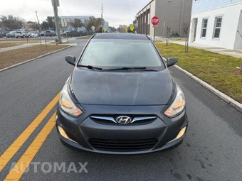 2013 Hyundai Accent SE Hatchback – miniatura 6