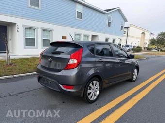 2013 Hyundai Accent SE Hatchback – miniatura 7
