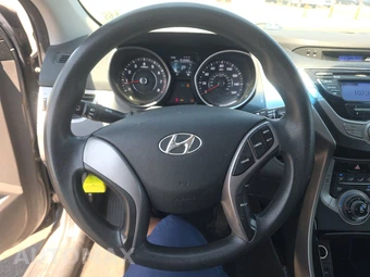 2013 Hyundai Elantra GLS Sedan – miniatura 10